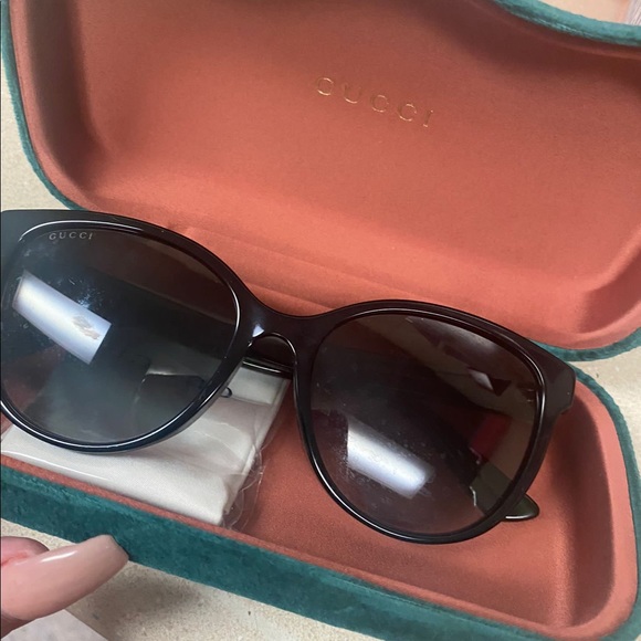 GUCCI SUNGLASSES! - Picture 6 of 7